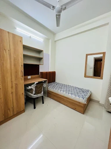 Clean single room at boys hostel in Kota